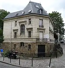 No 16 : site montmartrois de la Cité internationale des arts où se situait jadis un abreuvoir.