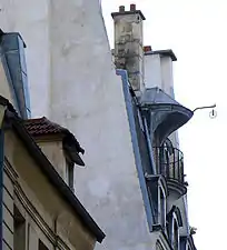 Fenêtre à poulie.