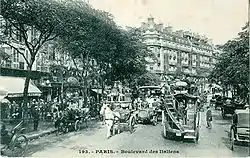 Les encombrements du boulevard des Italiens au début du XXe&nbsp;siècle.
