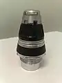 Une fusée de proximité utilisée dans une pièce d'artillerie de 155&nbsp;mm. Elle peut s'activer à l'impact ou à proximité (sur la photo, elle est en mode proximité).