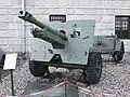 L'obusier de 25pdr en version tractée avec son caisson à munitions