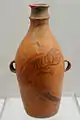 Bouteille à deux anses. Terre cuite peinte: salamandre. H 38,4 cm. Cult. Shilingxia, site : Xiping, Gansu. Musée prov. du Gansu, Lanzhou