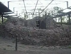 Vestiges du palais épiscopal d'Ostrów Lednicki (pl)