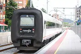 Train régional arrivant en gare en juillet 2014.