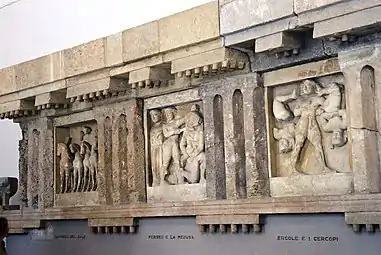 Métopes du temple C, Sélinonte, v. 550. CalcaireH. moyenne 1,50&nbsp;m. env. Musée archéologique de Palerme.
