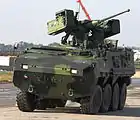 Tourelle de canon automatique Samson Remote Controlled Weapon Station (en) (RCWS-30) sur un véhicule de transport de troupes Pandur II (en) tchèque.