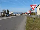 Panneau AB3a devant une intersection