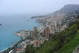 Le Larvotto vu depuis la commune française de Roquebrune-Cap-Martin.