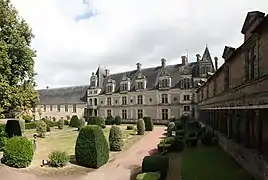 Photographie des logis Renaissance prise depuis la cour.