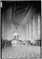 1975 photograph by Jack E. Boucher showing the four-story Grand Lobby[Traduire&nbsp;passage]