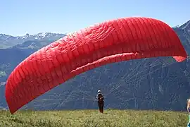 Parapente au départ du Signal de Bisanne (1 941 m).