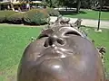 Sculptures géantes sur les pelouses
