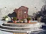Le monument aux morts devant l’emban de l'église (septembre 2015)