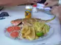 Pagre rouge avec des tajadas (es).