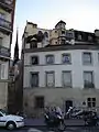 La rue vue du quai aux Fleurs.