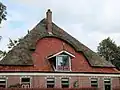 Ferme aux Pays-Bas près de Alkmaar. La combinaison de la chaume et des tuiles est communes dans ce secteur.