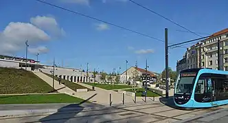 Parvis de la gare.