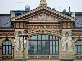 Déesse de l'Art et Caryatidess.