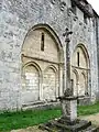 Décoration des arcatures extérieures du mur sud et mâchicoulis.