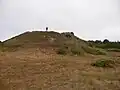 Au pied de la butte Napoléon.