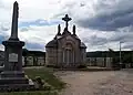 Chapelle, calvaire et chemin de croix.
