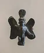 Statuette en bronze du démon Pazuzu accroupi, début Ier&nbsp;millénaire&nbsp;av. J.-C., Uruk ? Musée du Louvre.