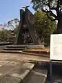Sculptures latérales avec des grues japonaises