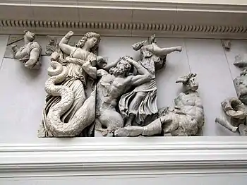 buste feminin, deux femmes renversent deux géants