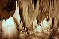 Formations en glace dans la grotte de Scărișoara (en)