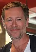 Peter Outerbridge interprète l'agent spécial Barry Baldwin.