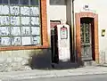 Ancien distributeur à Quillan en France.