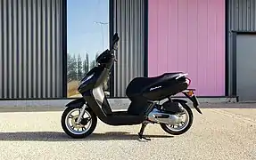 Côté gauche.