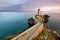 Accès et phare.