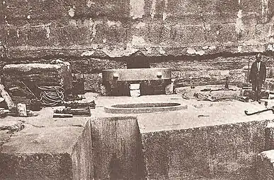 Photo de la cuve prise lors des fouilles de 1905