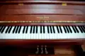 Photographie d'un piano moderne George Steck.