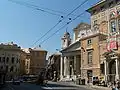 La basilique de Vasto et, à droite, le palais