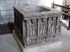 La cuve baptismale.