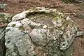 Pierre à bassin présente à proximité immédiate du château