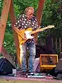 Alain Brach à la guitare