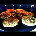 Pitas au four à la viande, oignons, épices, village druze Maghar (en).