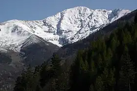 Vue de la pique d'Endron enneigée.