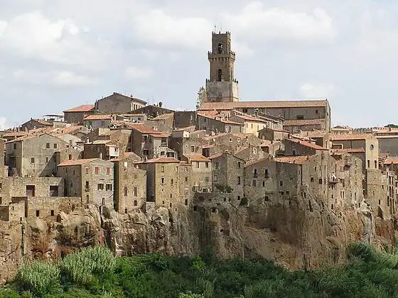 Le bourg médiéval perché.