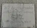 Plaque apposée au pied du buste