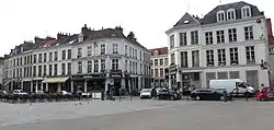 Rue du Cirque et entrée de la rue Masurel sur le parvis de la Treille