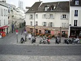 Face au no 119place Saint-Blaise.