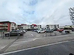 Place Violet, là où se trouve le bar-tabac, coiffeuse, boucherie, animations sur la Place