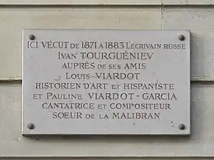 No 50 : plaque en hommage à Ivan Tourgueniev.