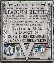 Plaque en face du no 63, au niveau de la station Dupleix, en mémoire de la Libération de Paris.