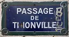 Voir la plaque.