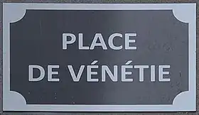 Voir la plaque.